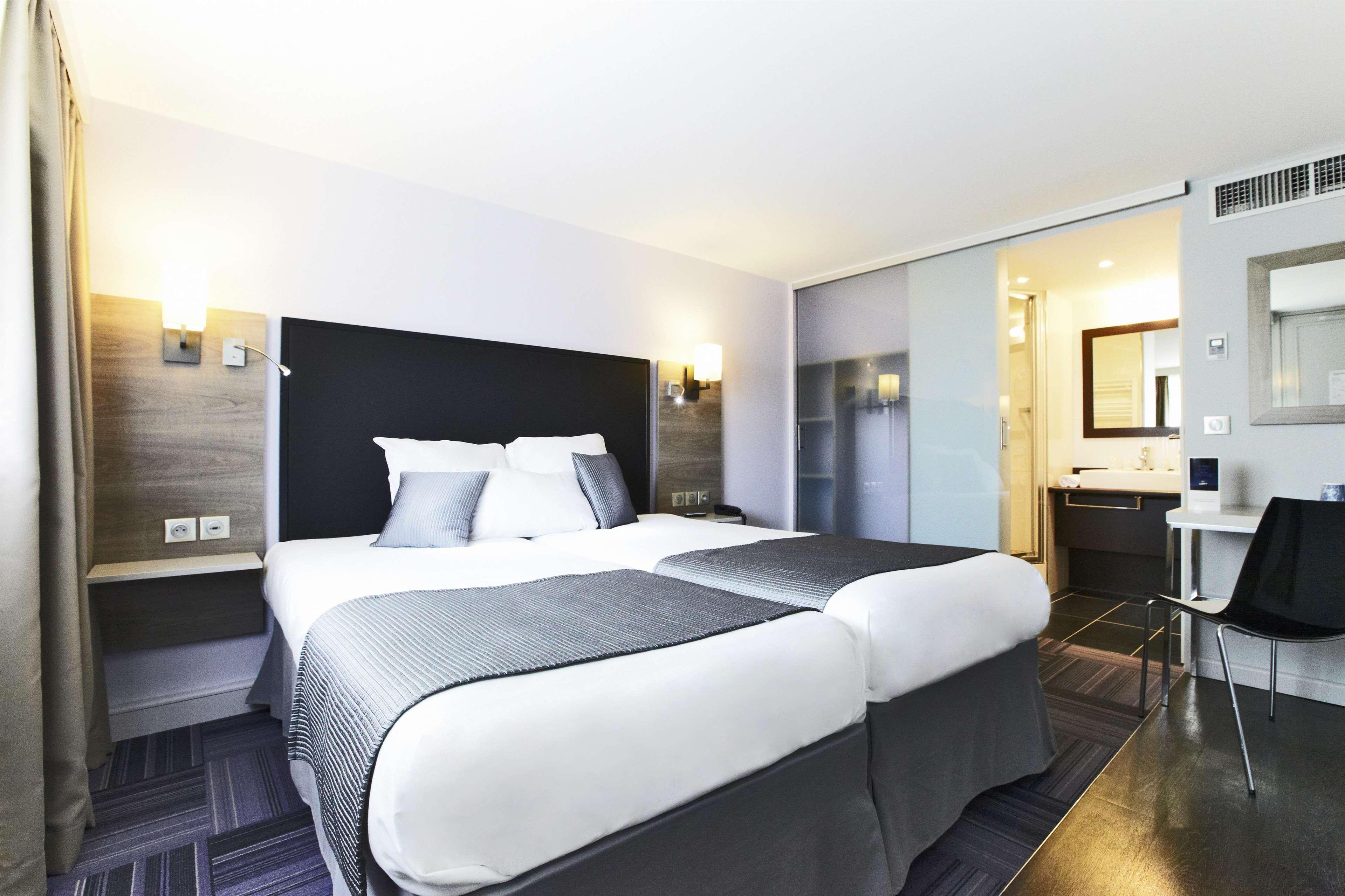 Kyriad Lyon Sud Sainte Foy Exterior photo