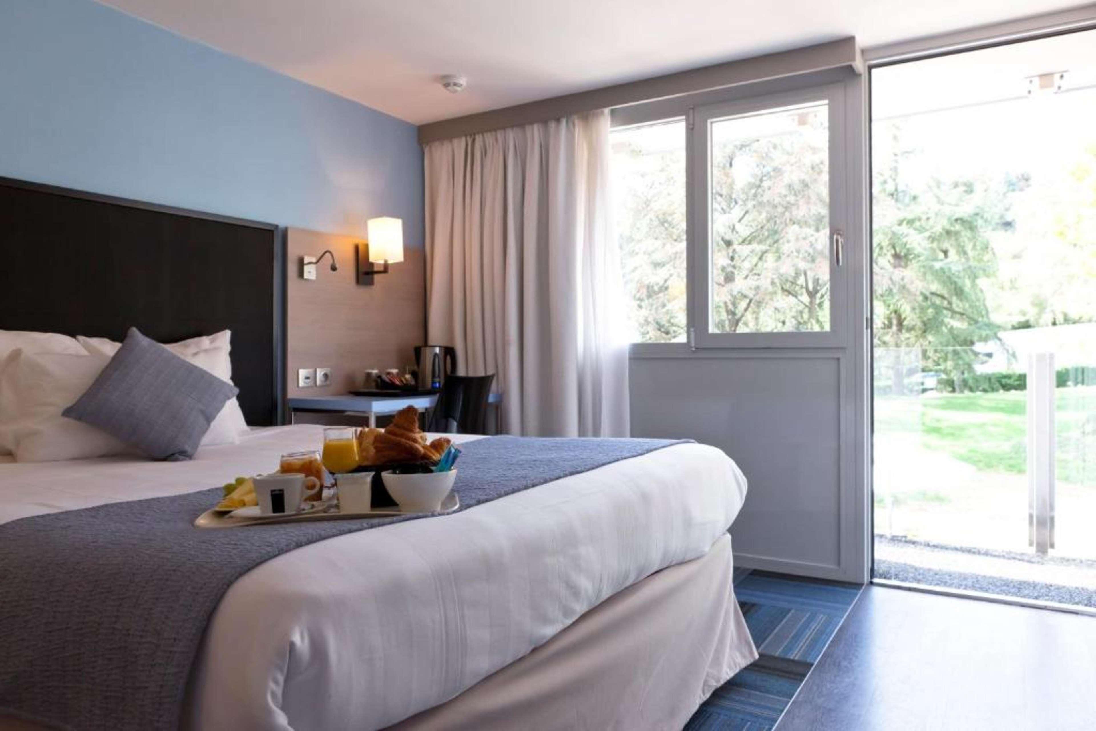 Kyriad Lyon Sud Sainte Foy Exterior photo