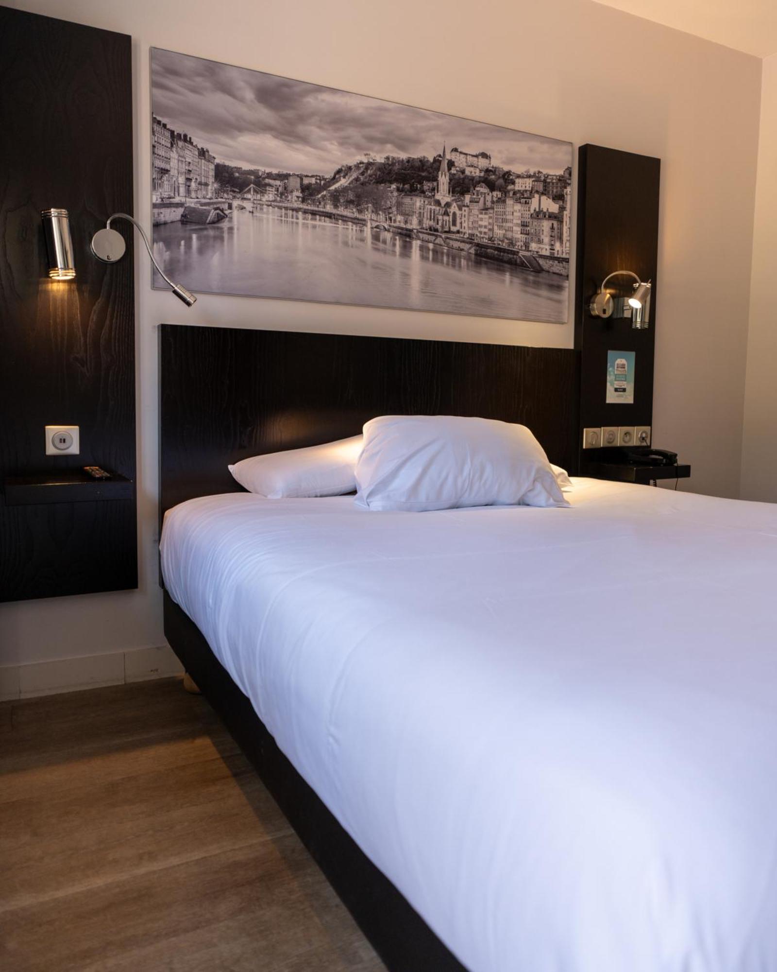 Kyriad Lyon Sud Sainte Foy Exterior photo