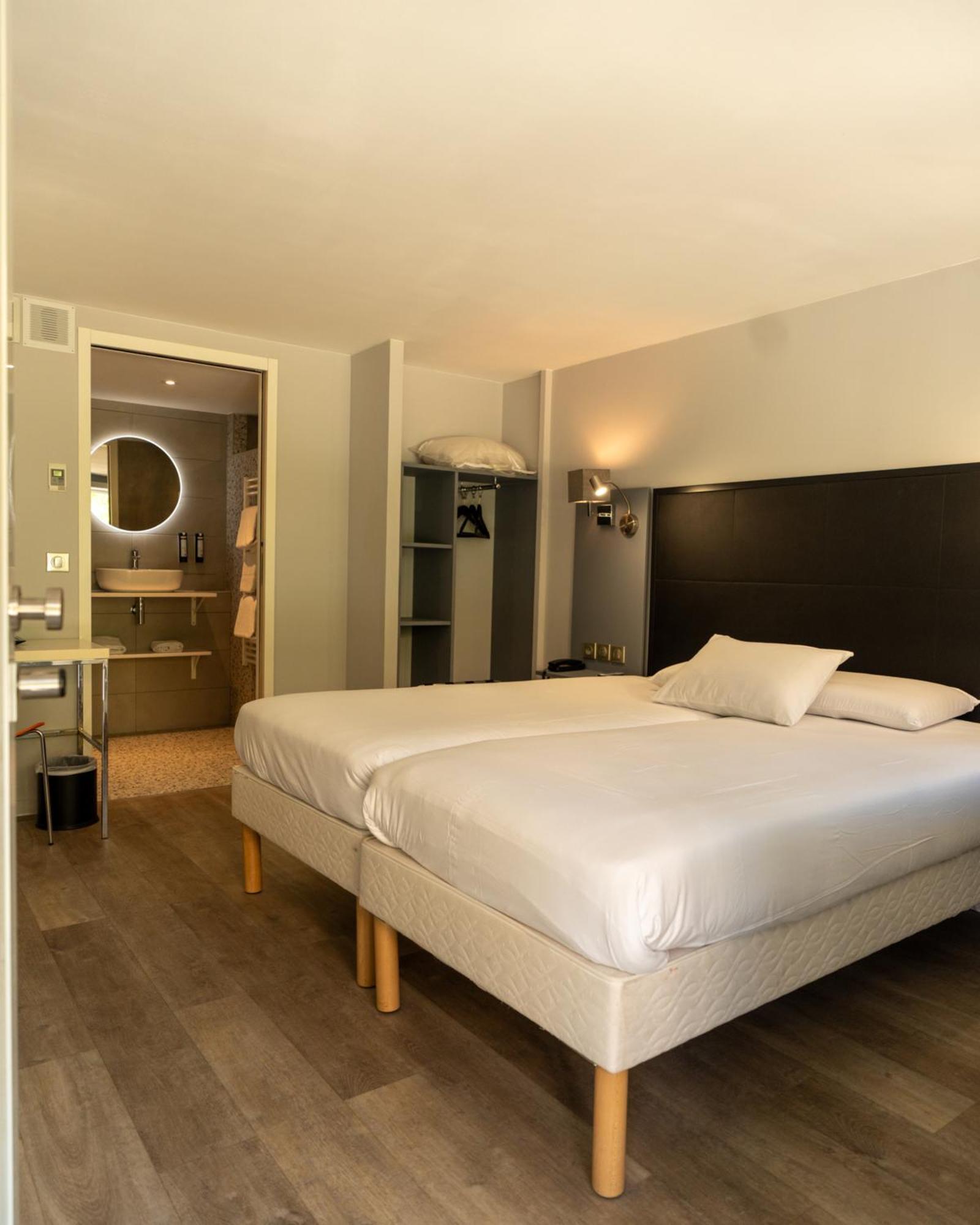 Kyriad Lyon Sud Sainte Foy Exterior photo